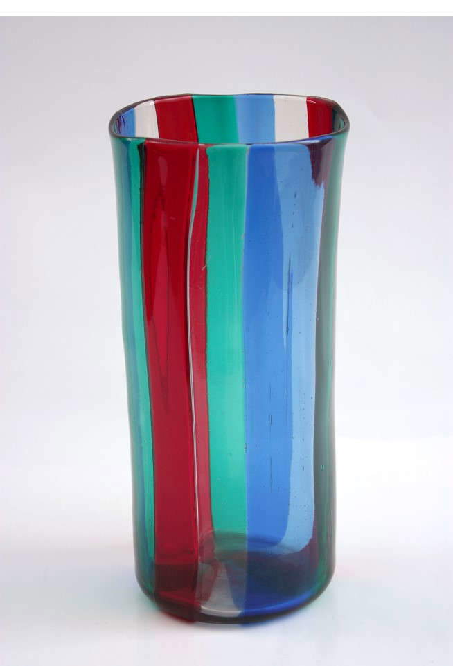 Venini & C., drawing Paolo Venini, Vase with colorless, blue, green, and red vertical bands (ca. 1950; freehand-blown glass, 23 x 10.5 cm; Murano, Murano Glass Museum, inv. Cl.VI no. 0958) © Photographic Archives - Fondazione Musei Civici di Venezia Venini & C., drawing Paolo Venini, Vase with colorless, blue, green, and red vertical bands (ca. 1950; freehand-blown glass, 23 x 10.5 cm; Murano, Murano Glass Museum, inv. Cl.VI no. 0958) © Photographic Archives - Fondazione Musei Civici di Venezia