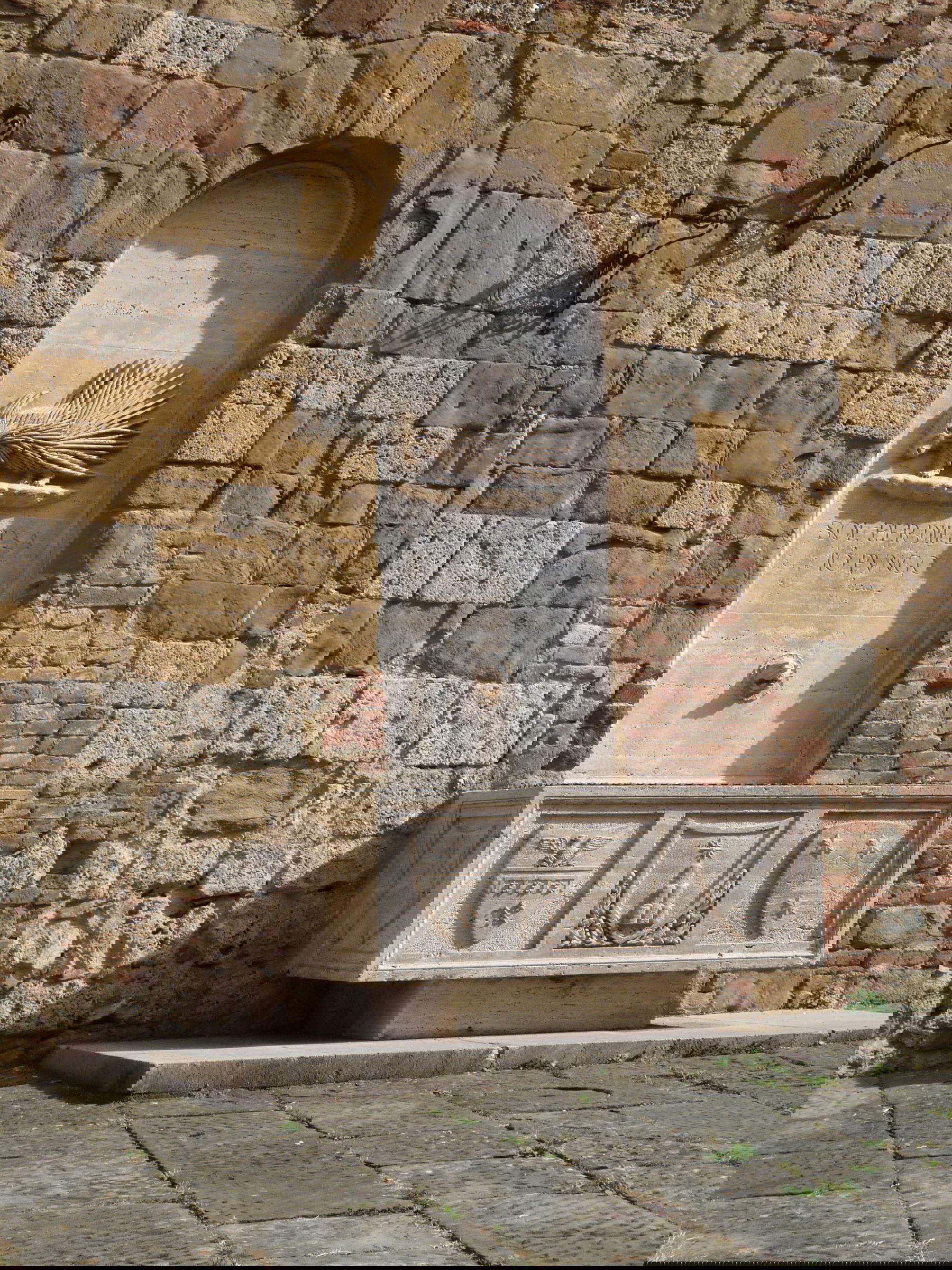 Vico Consorti, la Fontanina della Contrada sovrana dell&rsquo;Istrice. Foto: Wikimedia Commons &ndash; Smiley.toerist