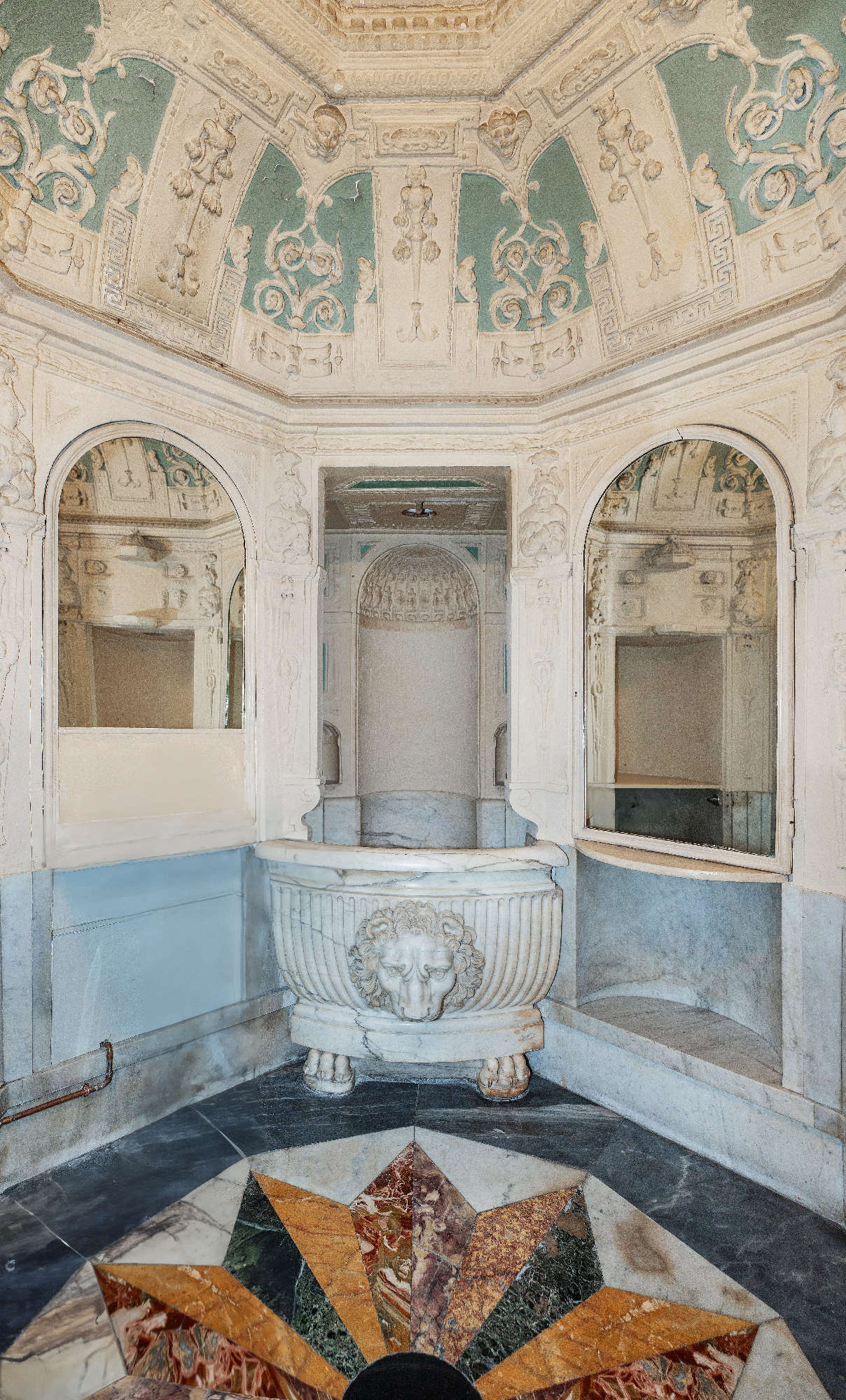 Vue générale du Bagno del Principe, un rare exemple de bains domo conservés à ce jour. Photo : Monica Schettino. En concession de la Fondation Palazzo