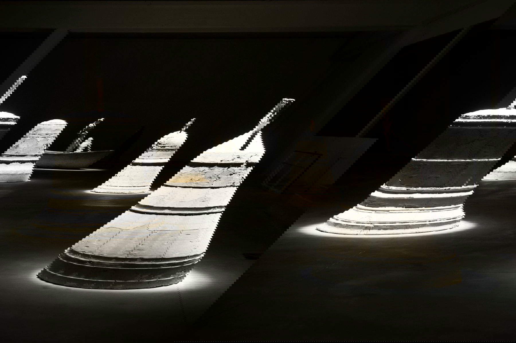 Adrian Villar Rojas, Return the world VI (2012). Su concessione della Fondazione Sandretto Re Rebaudengo