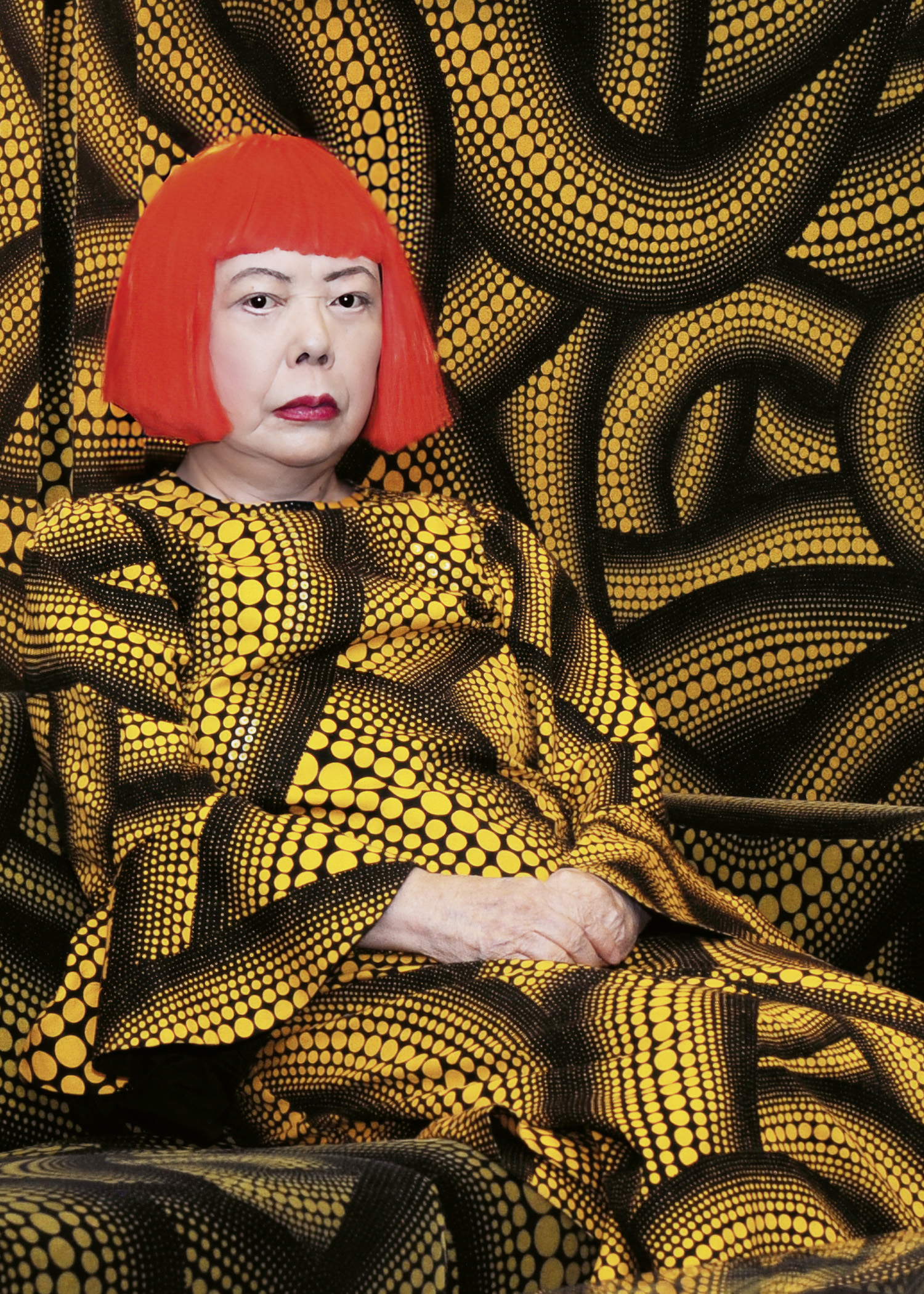 KUSAMA with YELLOW TREE / Living Room at the Aichi Triennale, 2010 © YAYOI KUSAMA. Su concessione di Ota Fine Arts, Victoria Miro, David Zwirner