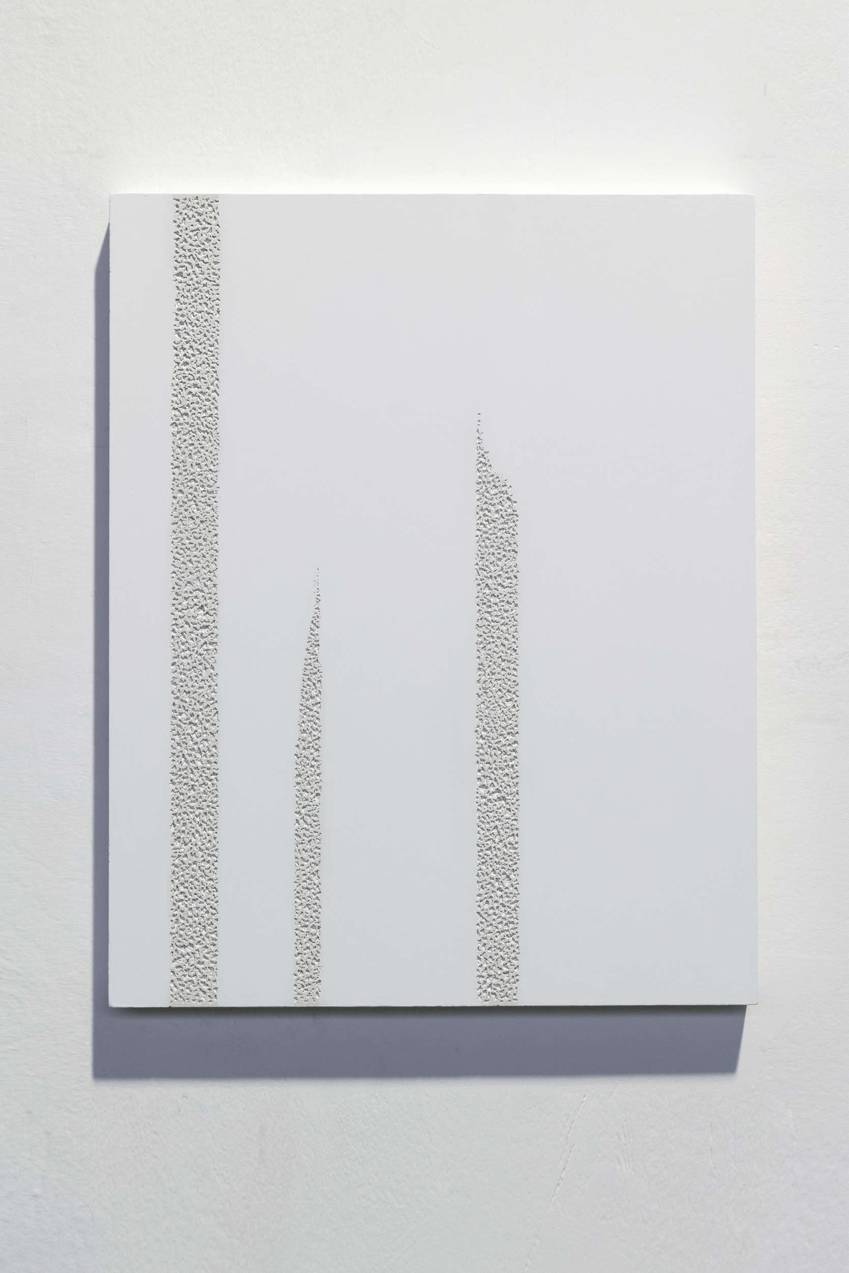 Zeno Bertozzi, Prima rêverie in bianco (2024; Gips, 56 x 44 x 3,5 cm) Zeno Bertozzi, Prima rêverie in bianco (2024; Gips, 56 x 44 x 3,5 cm)