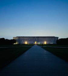 Sonnenaufgang am Königspalast von Caserta, außergewöhnliche Öffnung beim ersten Licht