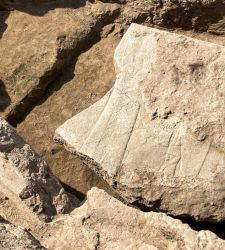 Iraq, scoperto un monumentale rilievo con l'ultimo grande re assiro e divinità nell'antica città di Ninive 