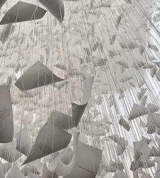 At MUDEC in Milan, Chiharu Shiota's suspended snowfall that tastes like memories 