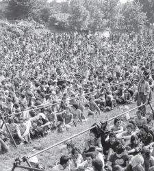 Milano, alla Fabbrica del Vapore 80 scatti raccontano il Festival di Re Nudo, la Woodstock all'italiana 