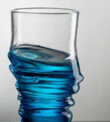 Fabrizio Plessi explora el cristal de Murano con la exposición 'Perdersi in un bicchier d'acqua' (Perderse en un vaso de agua) Fabrizio Plessi explora el cristal de Murano con la exposición 'Perdersi in un bicchier d'acqua' (Perderse en un vaso de agua)