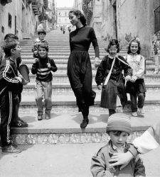 Helmut Newton e Ferdinando Scianna, due maestri della fotografia in mostra tra Caraglio e Saluzzo