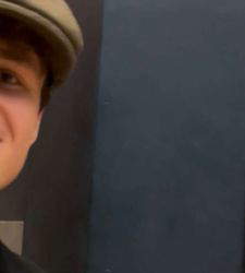 Two young Belgian creators mock the Louvre: they hang one of their works behind the Mona Lisa (video)