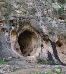 Discovery on Mount Carmel of the oldest known cross between Homo Sapiens and Neanderthals