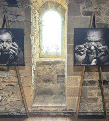 Ten years of photography exhibitions in Castelnuovo Magra: this year the village celebrates Guido Harari