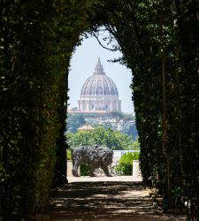 A lion arrives inside one of Rome's most famous sights. It is a tribute to the pope