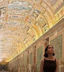 Visita privata ai Musei Vaticani per il cast di Emily in Paris. Sono iniziate a Roma le riprese della 5° stagione