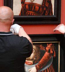 Deutschland, hat die beiden Fragmente eines Cranach zugeschriebenen Gemäldes, die 1937 abgesägt wurden, wieder zusammengefügt