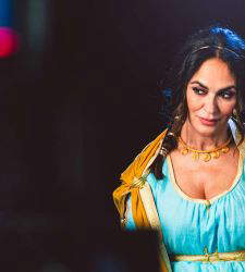 Maria Grazia Cucinotta als Testimonial zur Förderung der Via Etrusca von Tarquinia und Cerveteri ausgewählt