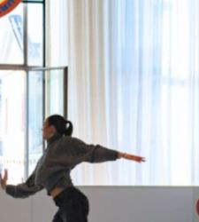 &Agrave; Venise, Olaf Nicolai installe une patinoire dans un palais du XVIIIe si&egrave;cle orn&eacute; de fresques.