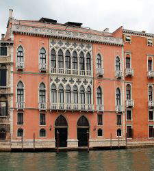 Venezia, Dries Van Noten acquista Palazzo Pisani Moretta: diventerà laboratorio di moda e artigianato
