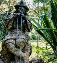 Restauración en curso de la Fuente del Pastor en el Jardín Inglés del Palacio Real de Caserta