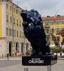 Nizza, die umstrittene Skulptur wird entfernt: Orlinskis Löwe von der Place Garibaldi