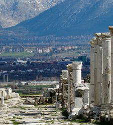 Entdeckt in... Versammlungssaal aus der Römerzeit in den Ruinen von Laodicea (Türkei)
