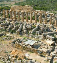 Selinunte, major discovery: unearthed a large votive deposit in Temple R