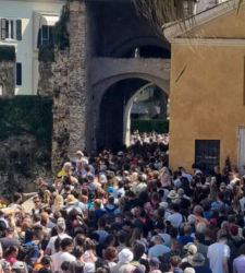 Turismo maleducato per i ponti di primavera. E molte mete diventano invivibili