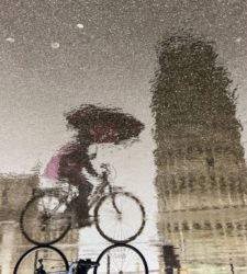 Riflessi tra impalcature: l’installazione di Sonia Marrese in Piazza del Duomo a Pisa