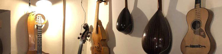 The magical luthier's hole in Calbano, Romagna