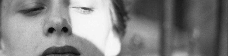 Saul Leiter und die Ästhetik des Fast: Wenn die Kunst die Zeit in Emotionen verwandelt