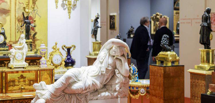 AMART 2025 opens: reports from the fair (with prices)