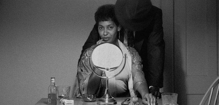 Povera, nera, operaia e donna. Com'è la mostra di Carrie Mae Weems a Torino