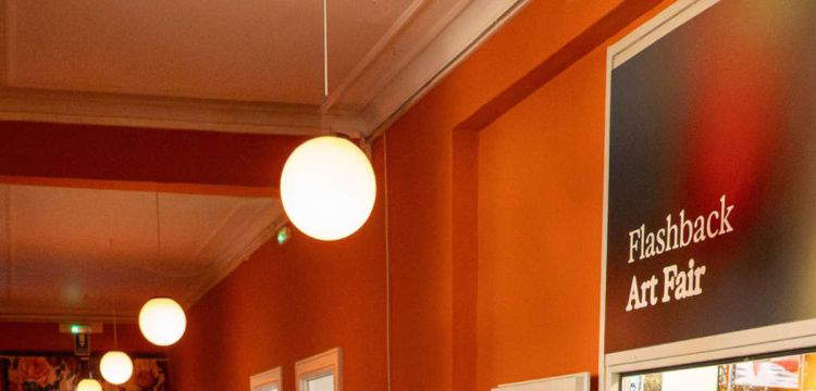 Flashback 2025, that's who the antique dealers are displaying prices (and there are many)