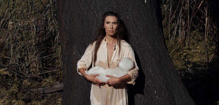 &ldquo;La performer &egrave; un attrice che vive una verit&agrave;&rdquo;: intervista a Giulia Perelli