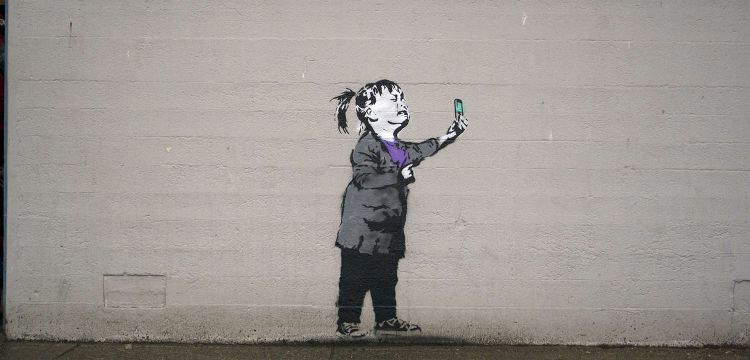 Perché sui social è quasi impossibile trovare critica d'arte?