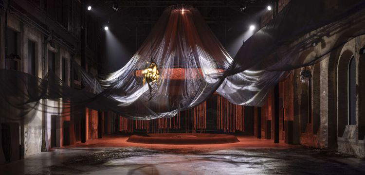 Laure Prouvost, wenn Kunst zum Quantum wird. So sieht die OGR-Ausstellung in Turin aus