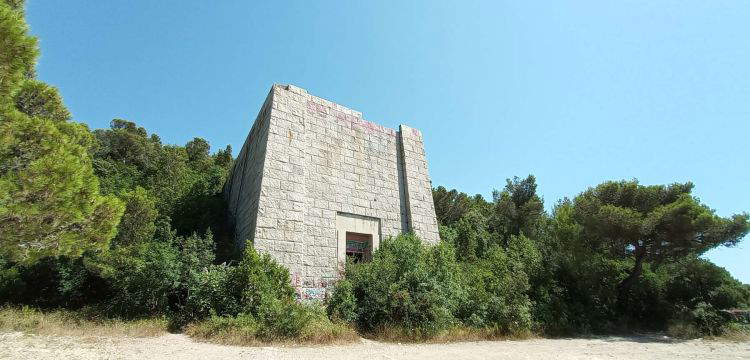 Dans les ruines du fascisme : le mausolée inachevé de Costanzo Ciano à Livourne
