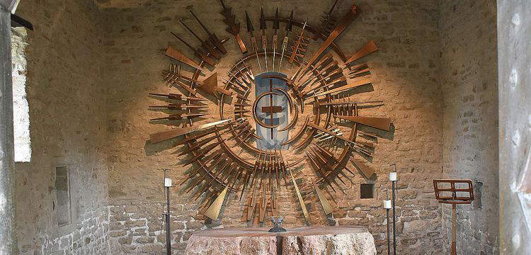 Le miracle d'Arnaldo Pomodoro à Pietrarubbia, quand l'art change de place