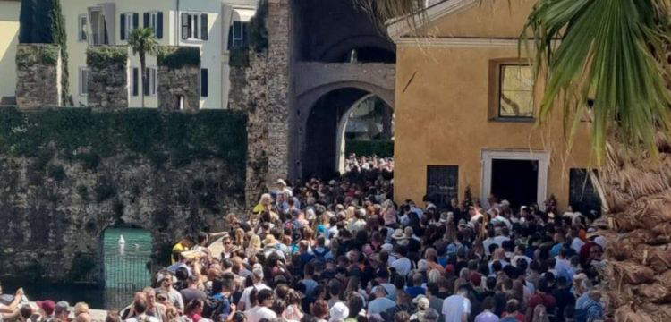 Turismo maleducato per i ponti di primavera. E molte mete diventano invivibili
