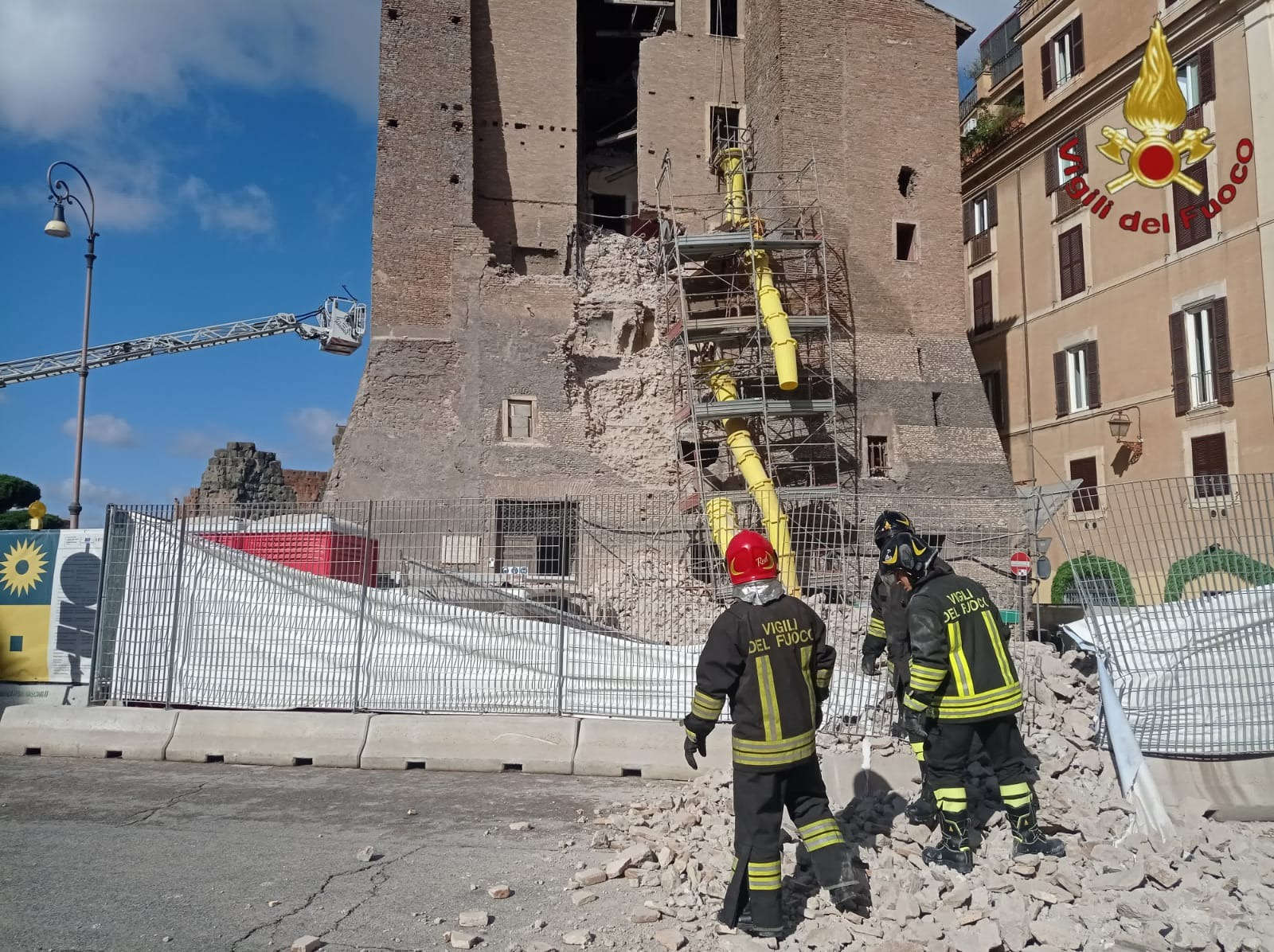 The collapse of the Torre dei Conti in Rome. Photo: Fire Department.