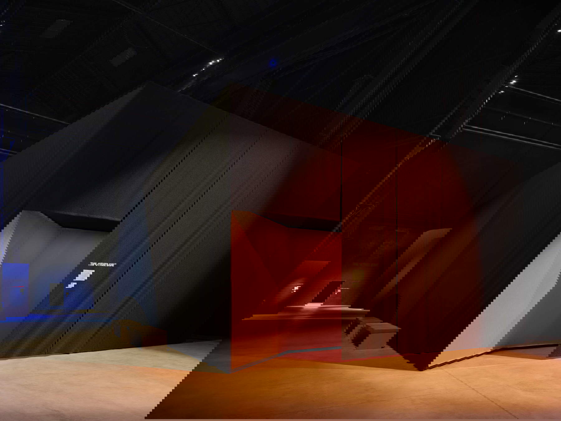 Plans d'exposition pour l'exposition Nan Goldin. This Will Not End Well &copy; Nan Goldin, avec l'aimable autorisation de l'artiste, de Gagosian et de Pirelli HangarBicocca, Milan. Photo : Agostino Osio