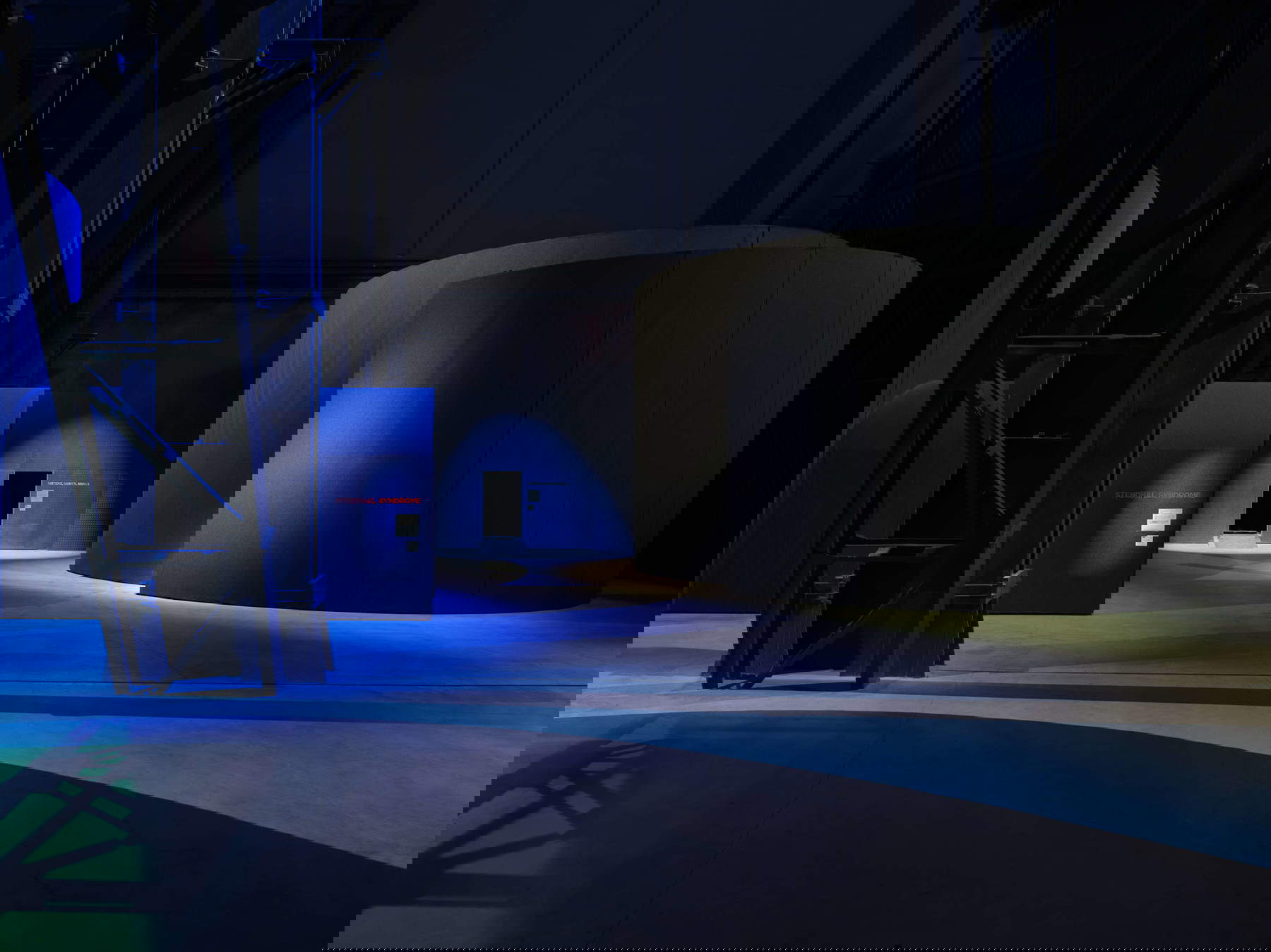 Plans d'exposition pour l'exposition Nan Goldin. This Will Not End Well &copy; Nan Goldin, avec l'aimable autorisation de l'artiste, de Gagosian et de Pirelli HangarBicocca, Milan. Photo : Agostino Osio