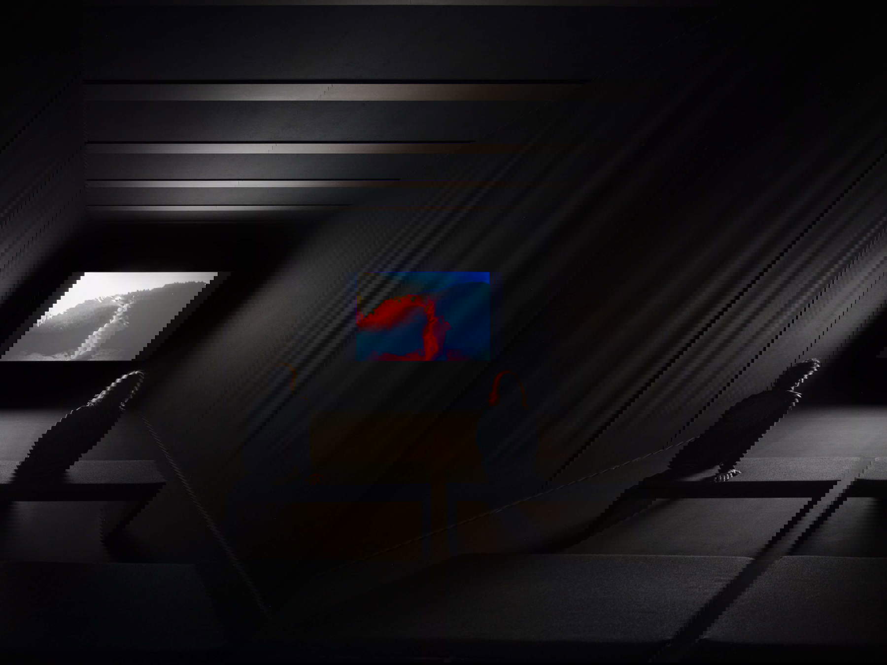 Nan Goldin, Memory Lost (2019-2021). Vue de l'installation, Pirelli HangarBicocca, Milan, 2025 &copy; Nan Goldin, avec l'aimable autorisation de l'artiste, de Gagosian et de Pirelli HangarBicocca, Milan. Photo : Agostino Osio