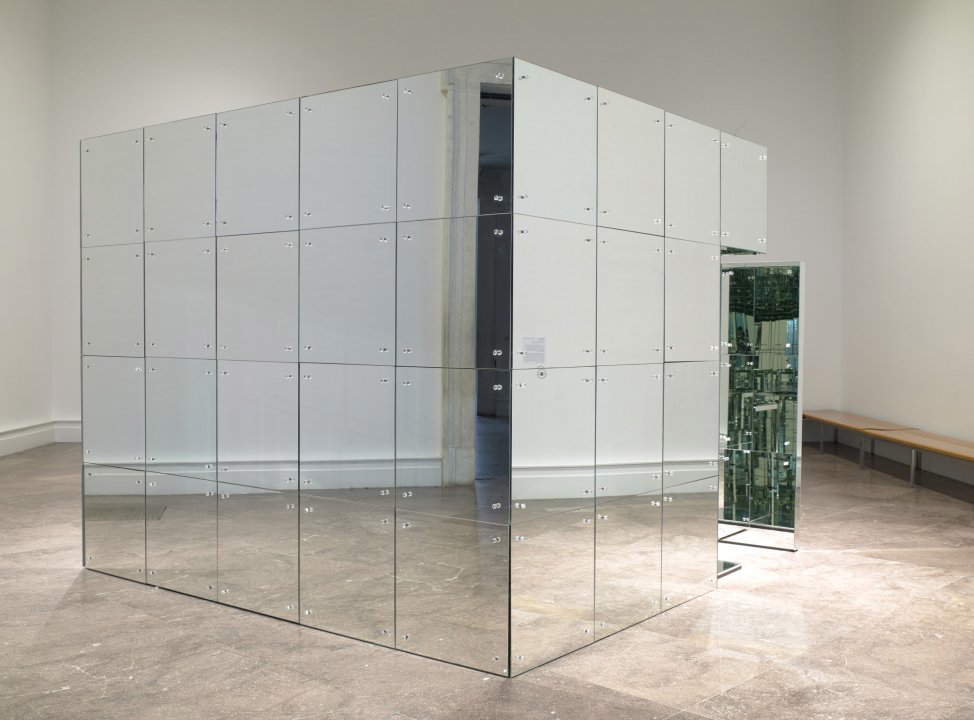 Lucas Samaras, Mirrored Rooms (1966; specchio su legno, 243,84 x 243,84 x 304,8 cm; Buffalo, Buffalo AKG Art Museum)