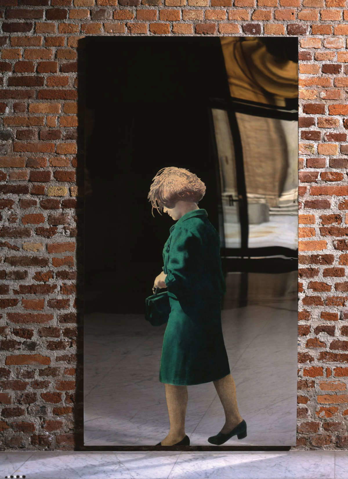 Michelangelo Pistoletto, Ragazza che cammina (1962-1966; carta velina dipinta su acciaio inox lucidato a specchio, 230 x 120 cm; Fondazione per l&rsquo;Arte Moderna e Contemporanea CRT, in comodato presso Castello di Rivoli Museo d&rsquo;Arte Contemporanea, Rivoli-Torino)