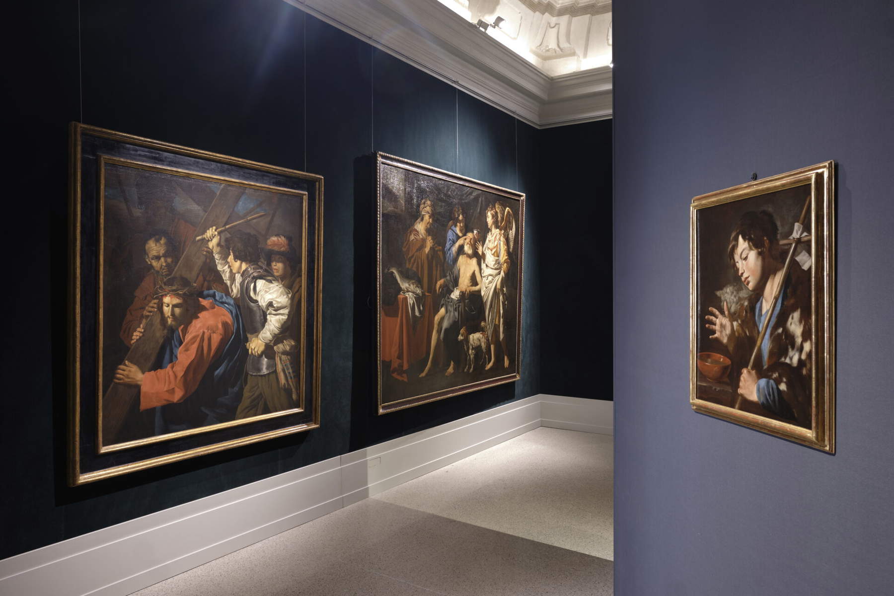 Ausstellungslayouts Matthias Stom. Un caravaggesco nelle collezioni lombarde, Pinacoteca Tosio Martinengo. Foto: Alberto Mancini, mit freundlicher Genehmigung der Fondazione Brescia Musei