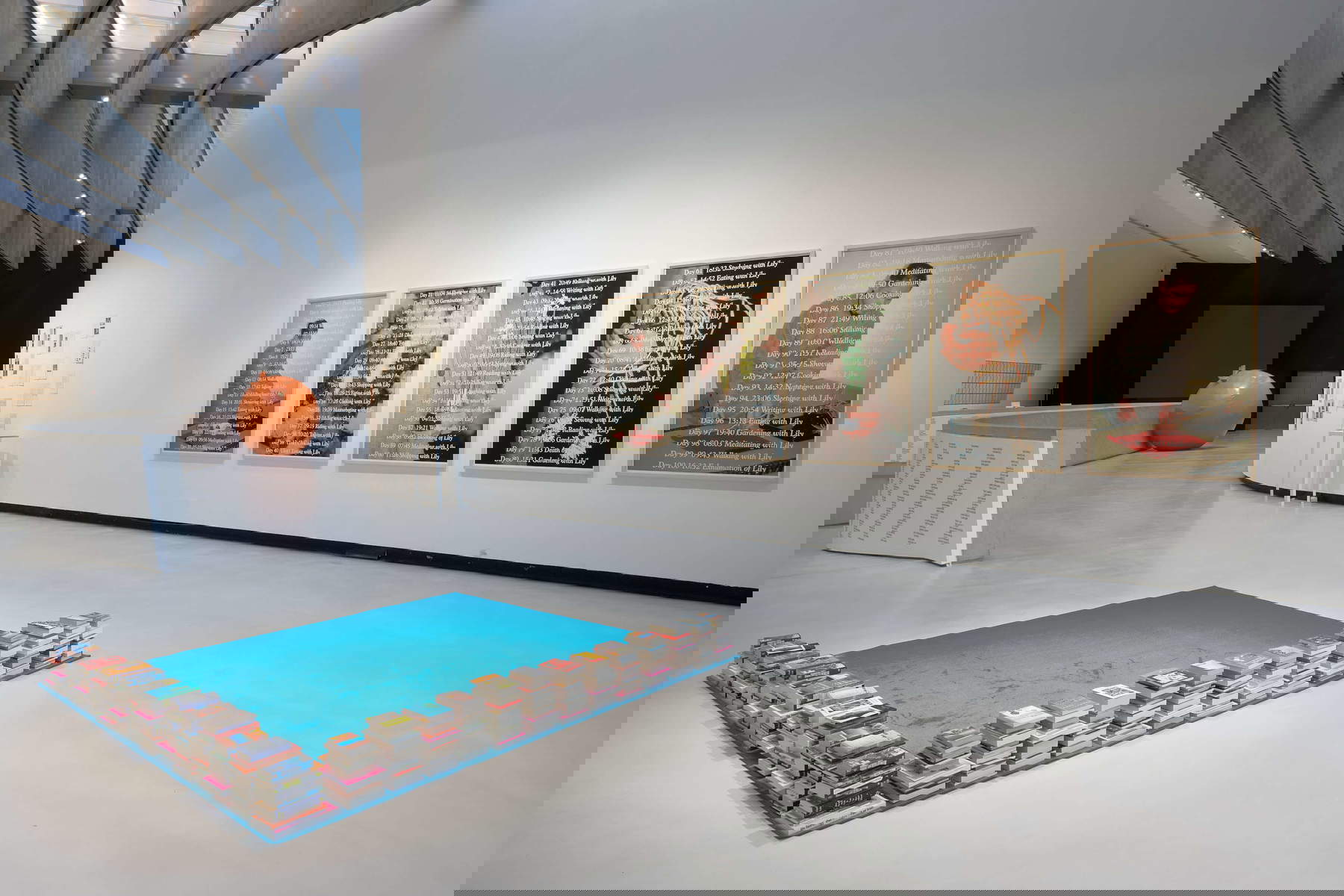 Ausstellungsaufbau 1+1. Relationale Kunst