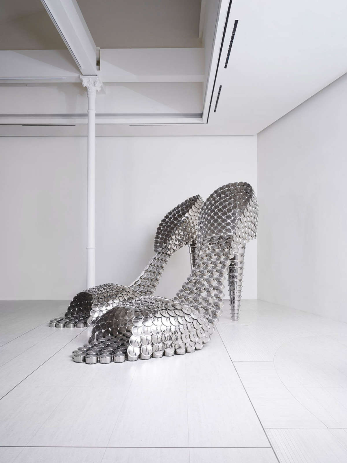Joana Vasconcelos, Marilyn (2011; stainless steel pots and lids, concrete, 297 &times; 155 &times; 410 cm each, work made with the support of Silampos, S.A.; Collection of the artist)