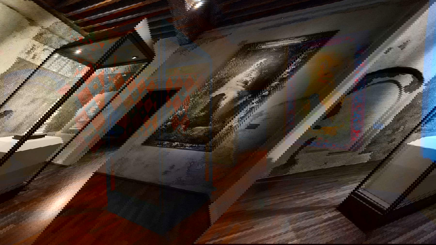 Diseños de exposiciones Sacred &amp; Pop