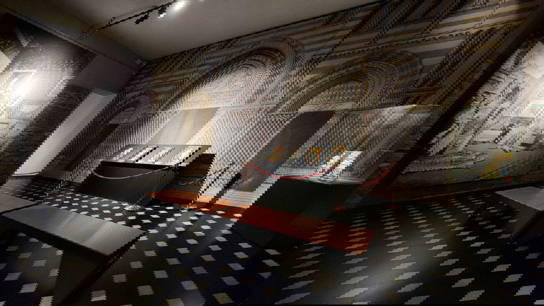 Diseños de exposiciones Sacred &amp; Pop