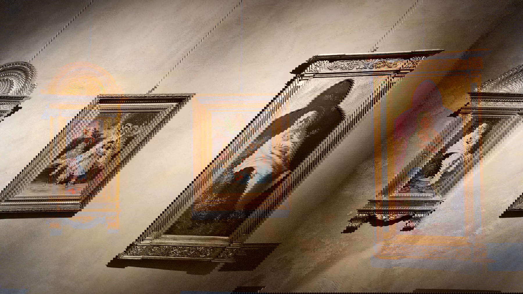 Diseños de exposiciones Sacred &amp; Pop